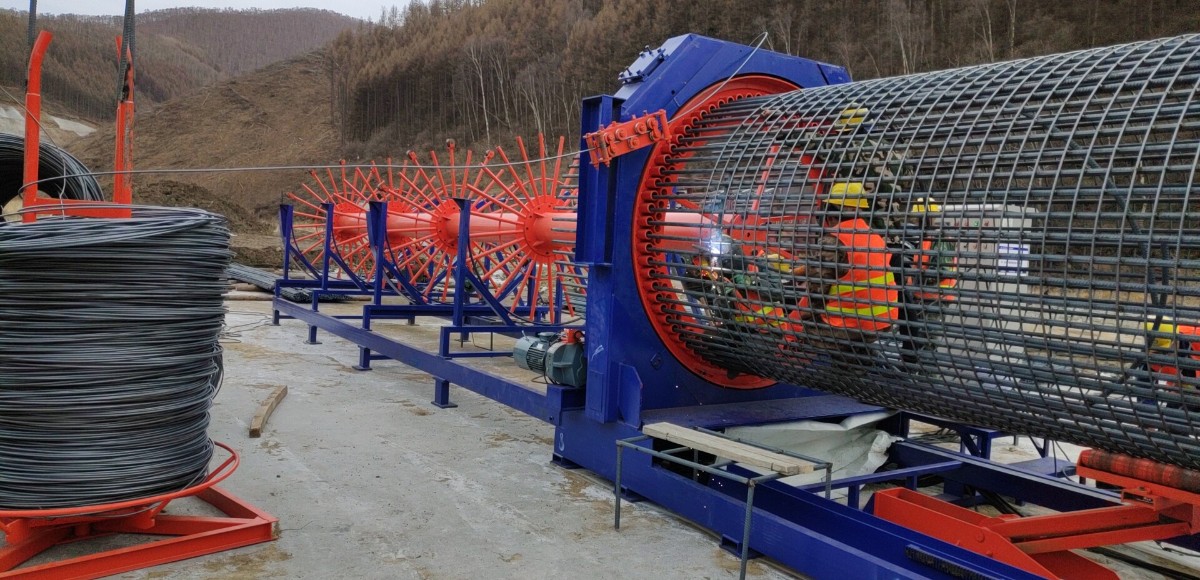 特制模板圈導管滾焊機 (4).jpg